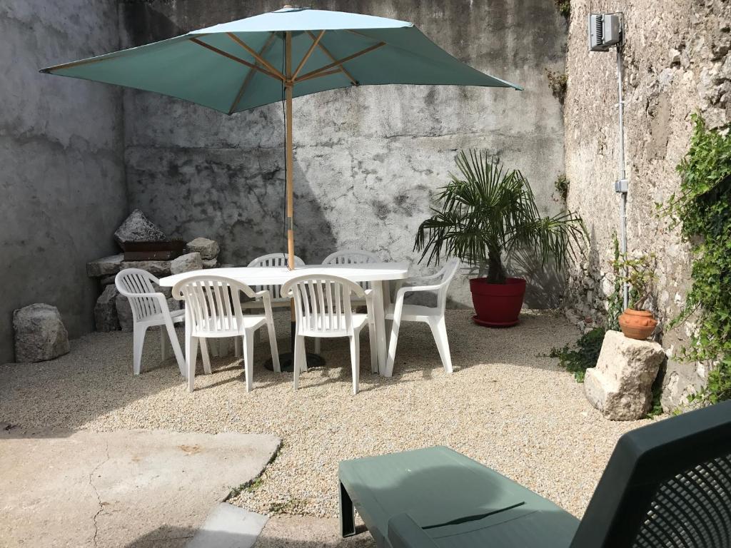 Patio nebo venkovní prostory v ubytování Gîte du Parc des Mauves