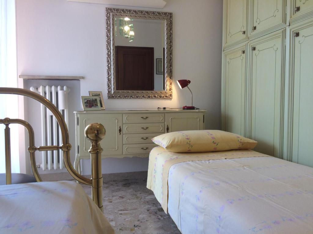 Łóżko lub łóżka w pokoju w obiekcie B&B Pergolesi