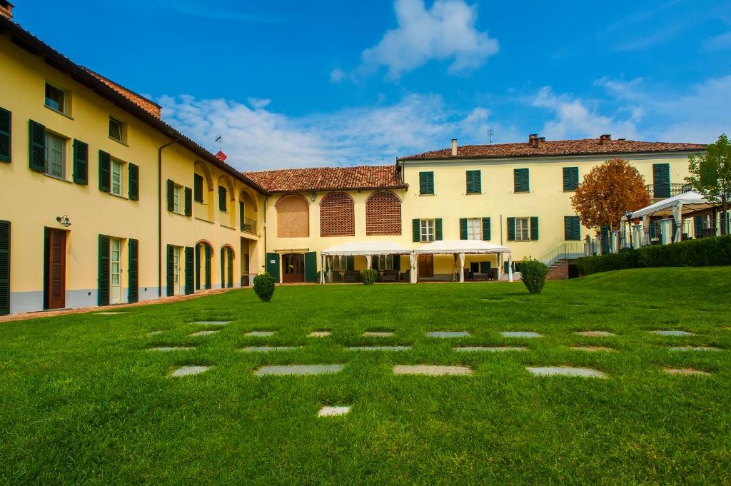 A garden outside Agriturismo Podere La Piazza