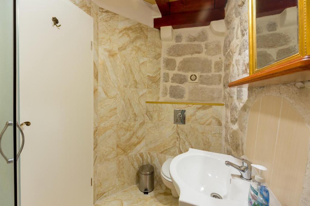 Juliette's Palace Studios - 16