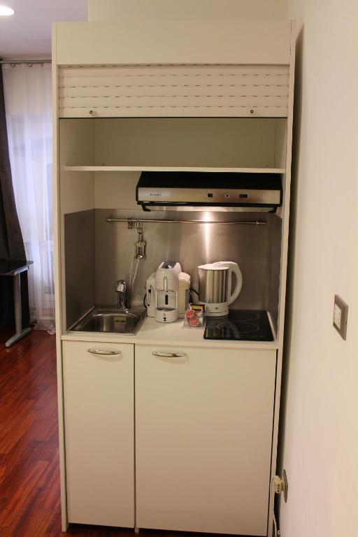 A kitchen or kitchenette at Nel Sole monolocale