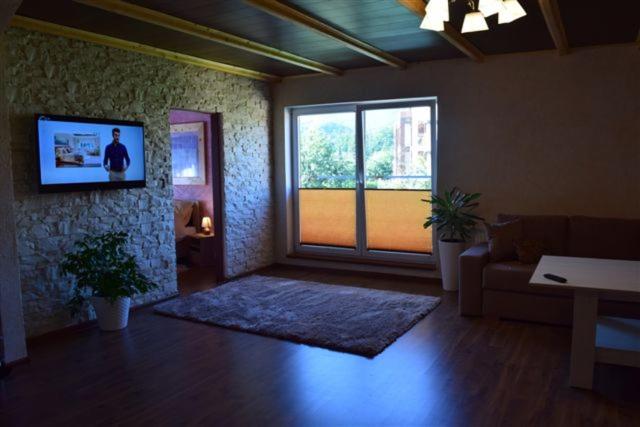 Telewizja i/lub zestaw kina domowego w obiekcie Apartamenty Bahus - Centrum