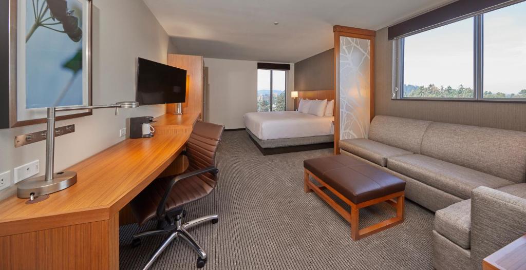 TV a/nebo společenská místnost v ubytování Hyatt Place Eugene/Oakway Center