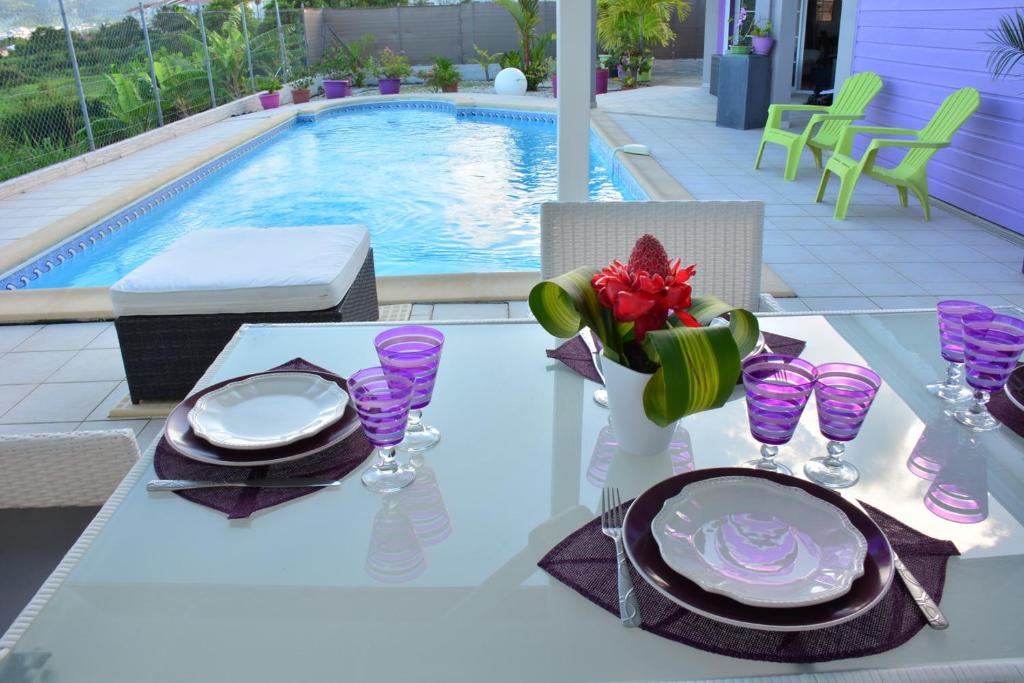 Piscina di Villa Améthyste avec grande piscine privée, jardin clos, parking privé o nelle vicinanze