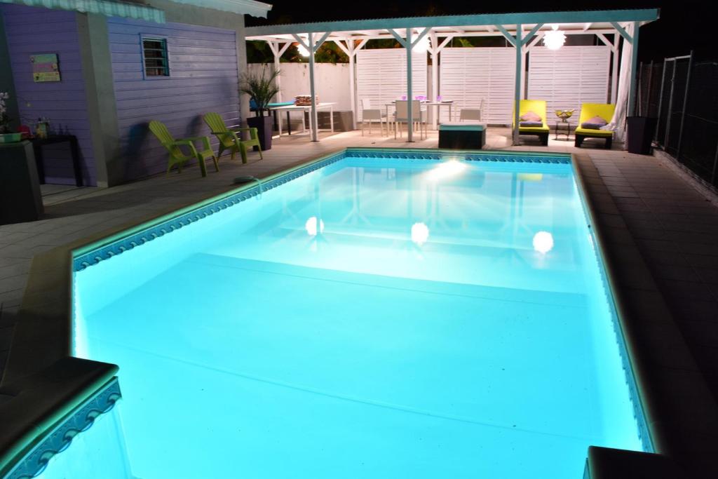 Piscina di Villa Améthyste avec grande piscine privée, jardin clos, parking privé o nelle vicinanze