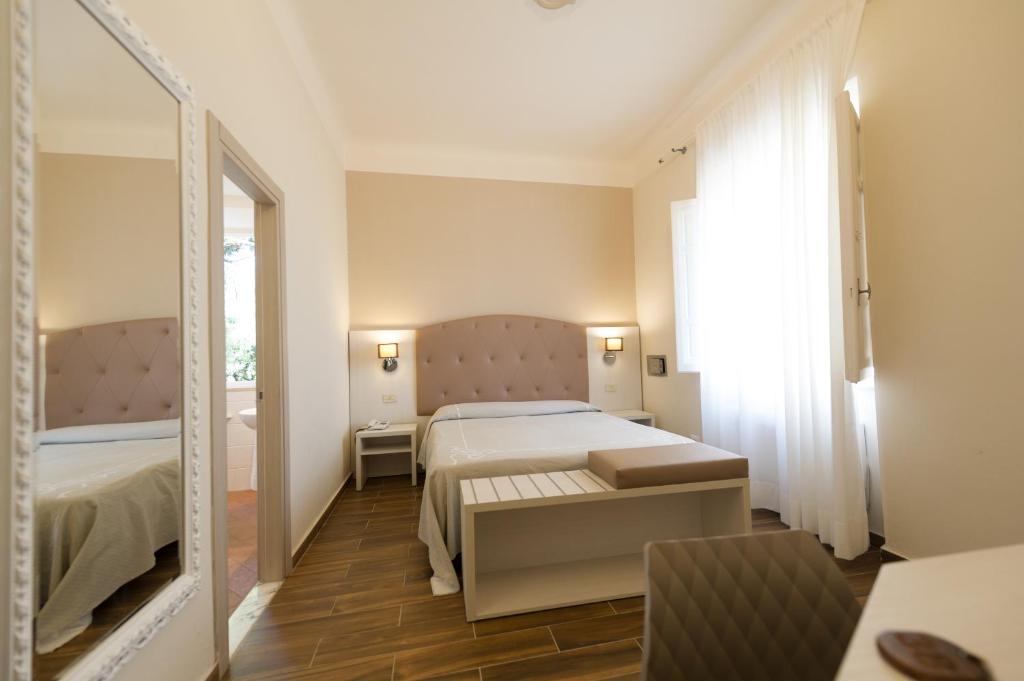 A bed or beds in a room at Albergo Battelli
