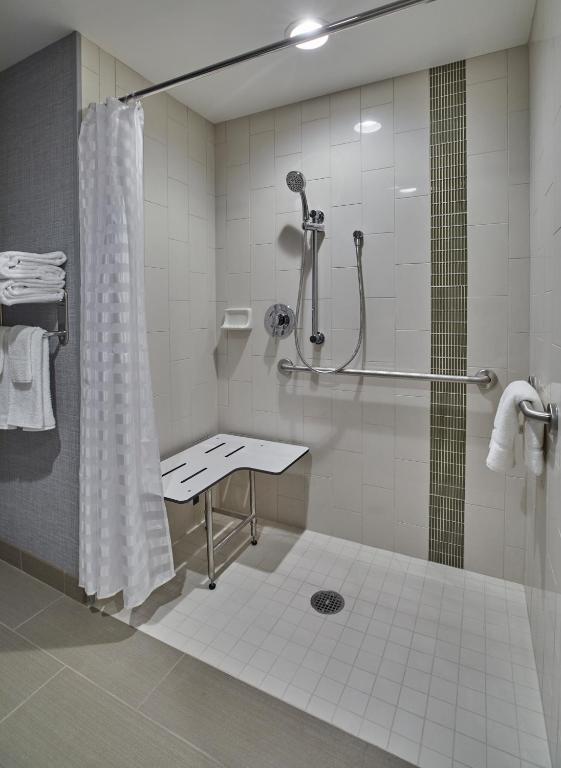Koupelna v ubytování Hyatt Place Eugene/Oakway Center