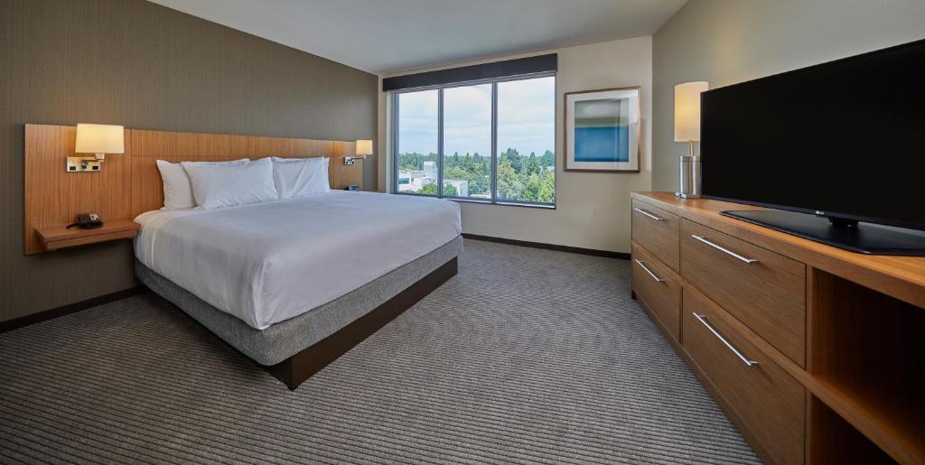TV a/nebo společenská místnost v ubytování Hyatt Place Eugene/Oakway Center