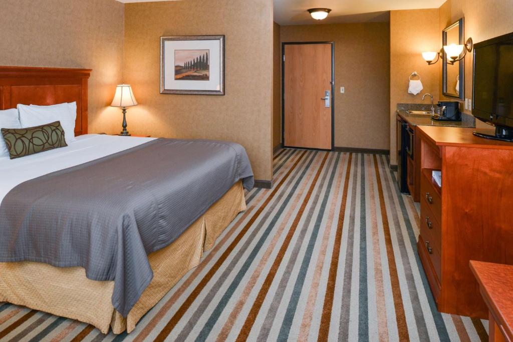 Postel nebo postele na pokoji v ubytování Best Western Pendleton Inn