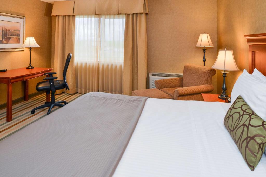 Postel nebo postele na pokoji v ubytování Best Western Pendleton Inn