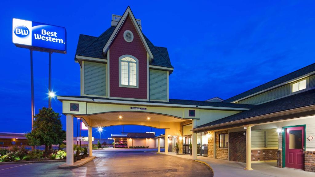 a building with a sign that reads best western at Best Western Green Tree Inn in Clarksville