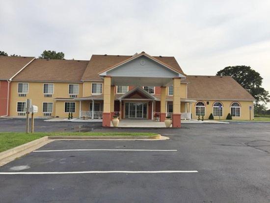 Super 8 by Wyndham Lake of the Ozarks photo