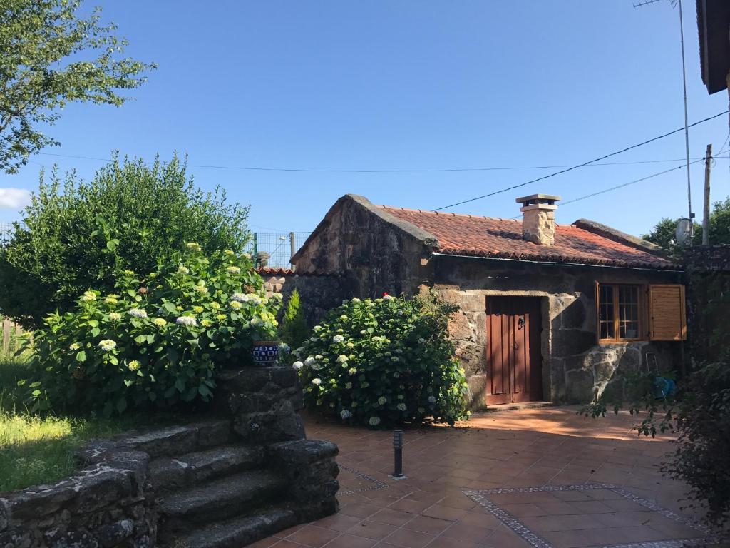 A garden outside A Leira