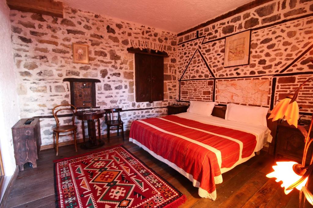 Llit o llits en una habitació de Hotel Tradita