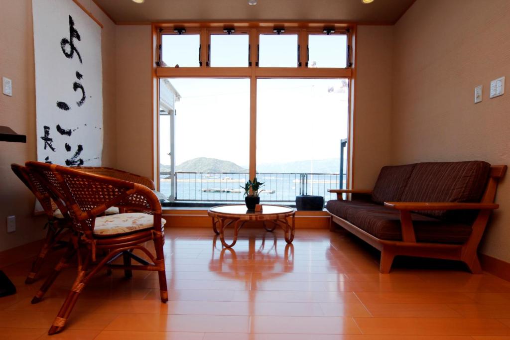 Posezení v ubytování Tsuruga Sazanami Resort Chobei