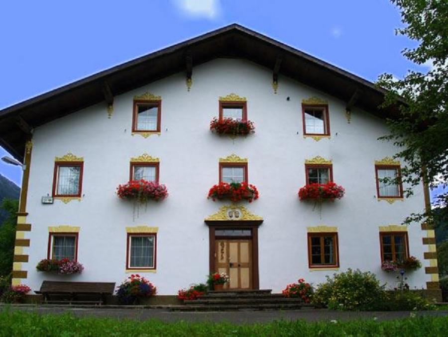 バッハにあるBeim Loisesの白い家