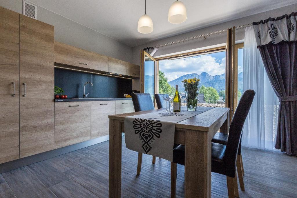 Výhľad na hory alebo výhľad na hory priamo z apartmánu