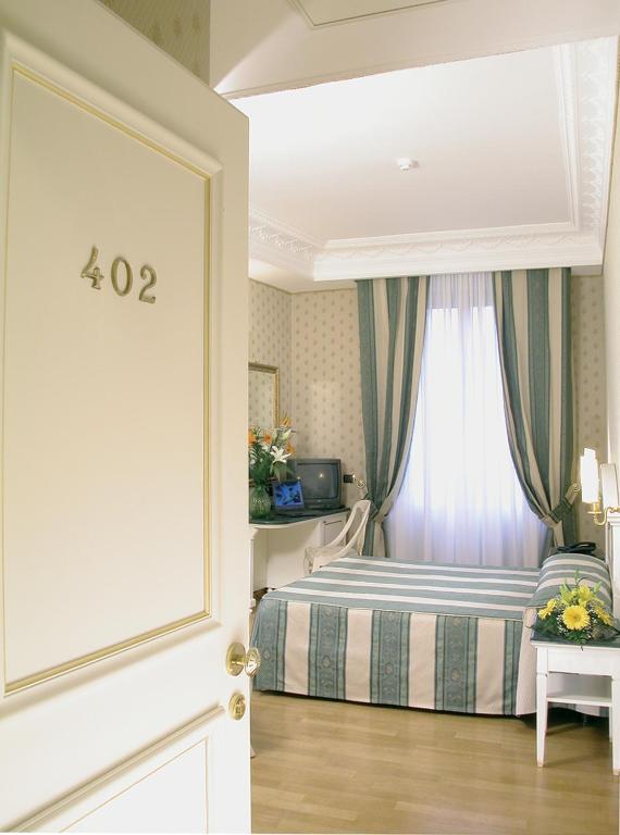 Hotel La Lumiere Di Piazza Di Spagna - Resim 16