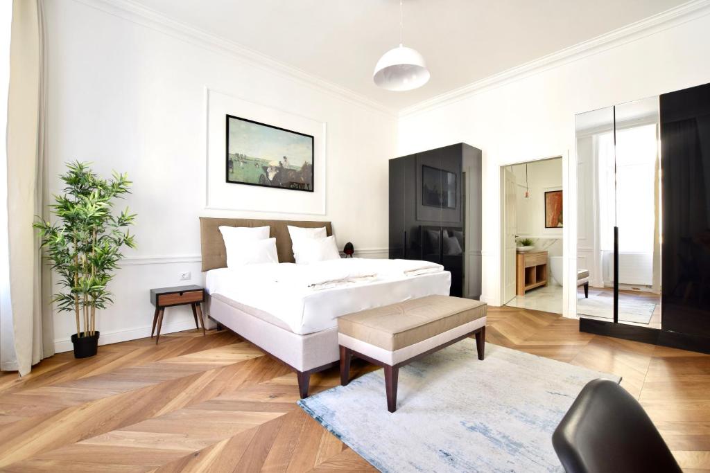 Luxury Apartment by Hi5 - Bazilika Suite - Apartamento De Tres Habitaciones
