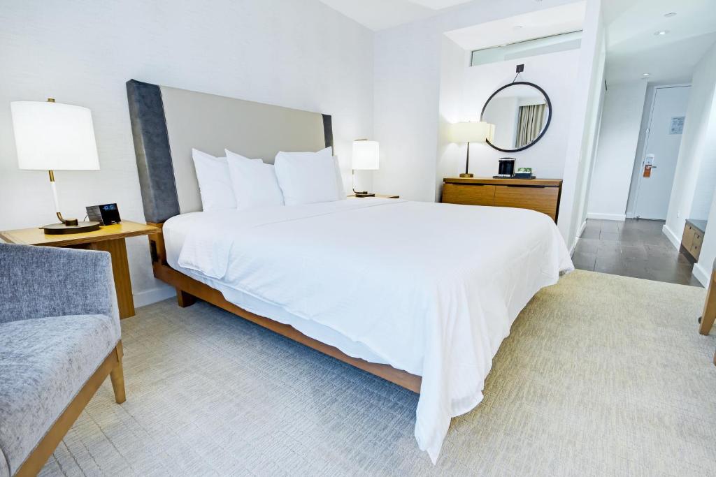 Club Wyndham Midtown 45 - Deluxe King Room