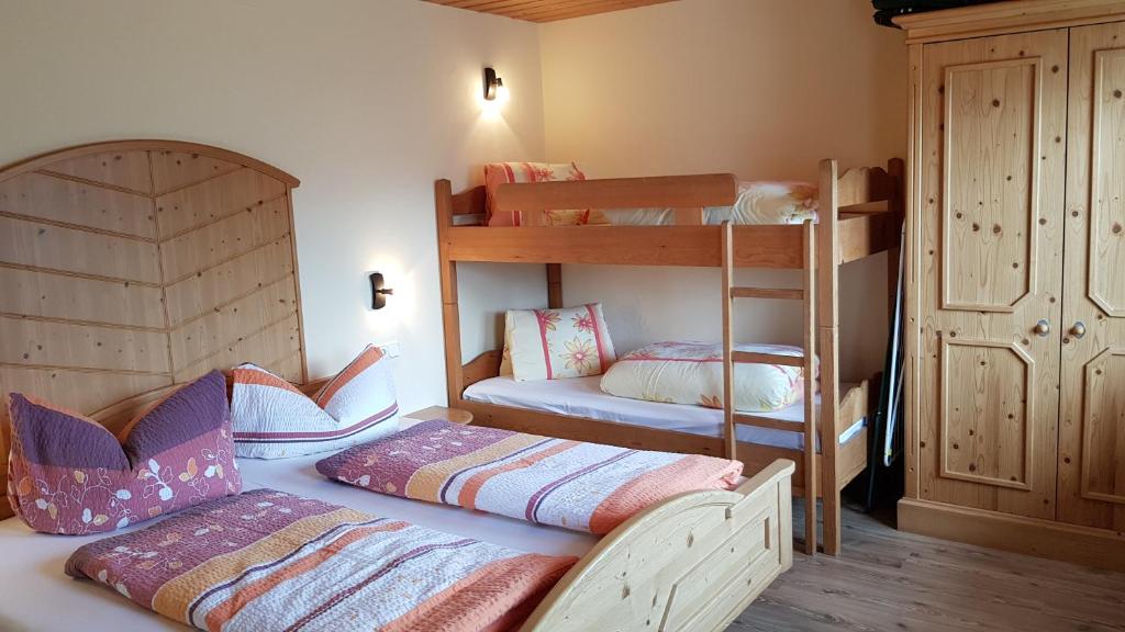 Tempat tidur susun dalam kamar di Haus Jeannette