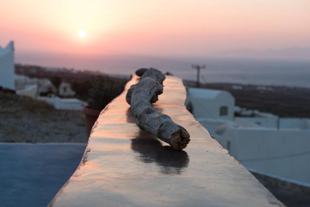 Alba o tramonto visti dall'interno dell'affittacamere o dai dintorni