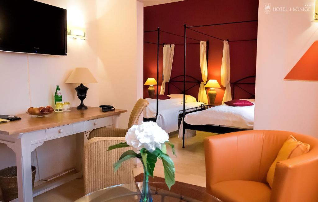 Postel nebo postele na pokoji v ubytování Hotel 3 Könige