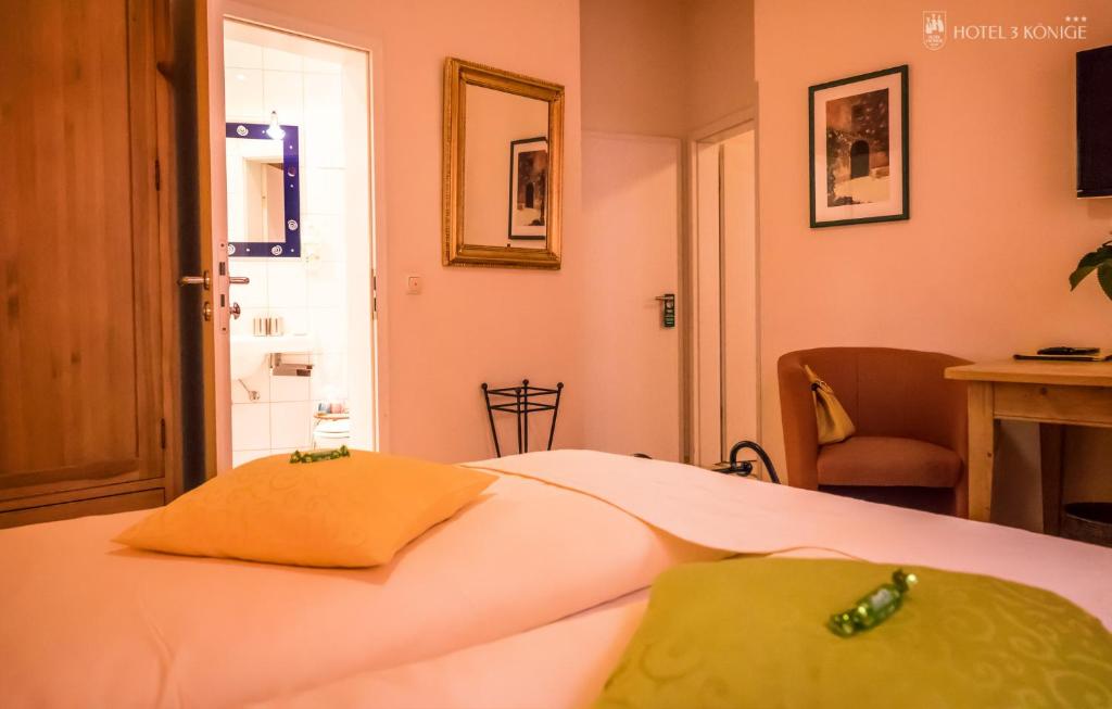 Postel nebo postele na pokoji v ubytování Hotel 3 Könige