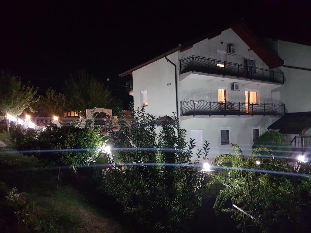 Zahrada ubytování Guest house Dinka