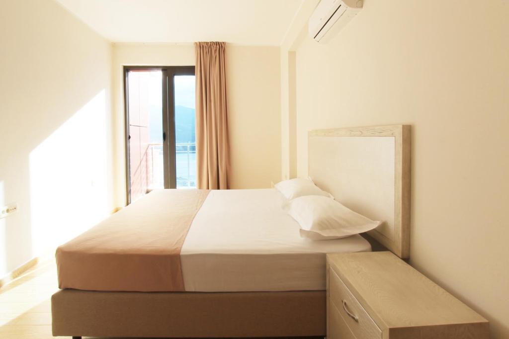 Apartments Aqua - Three-Bedroom Apartment With Balcony And Sea View