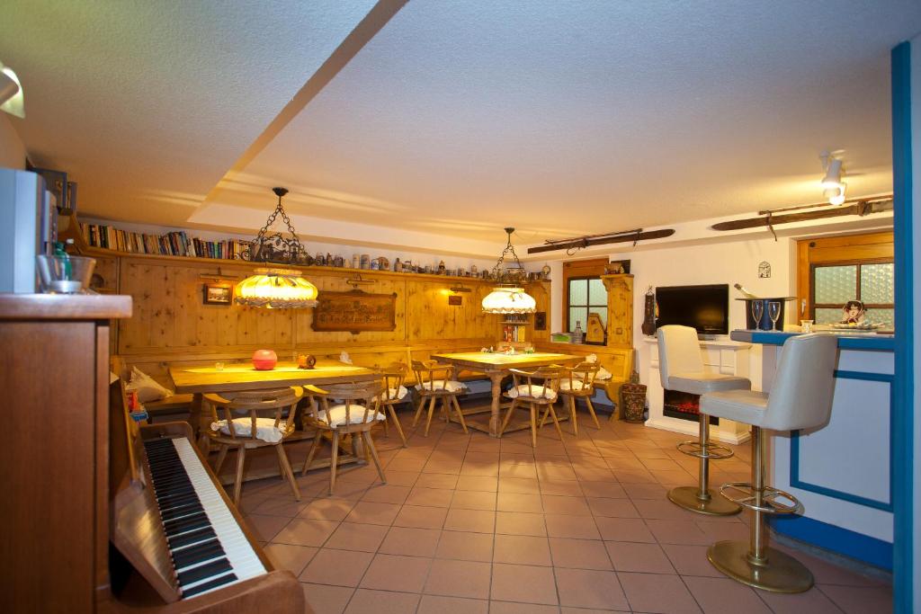 TV a/nebo společenská místnost v ubytování Hotel Antonia