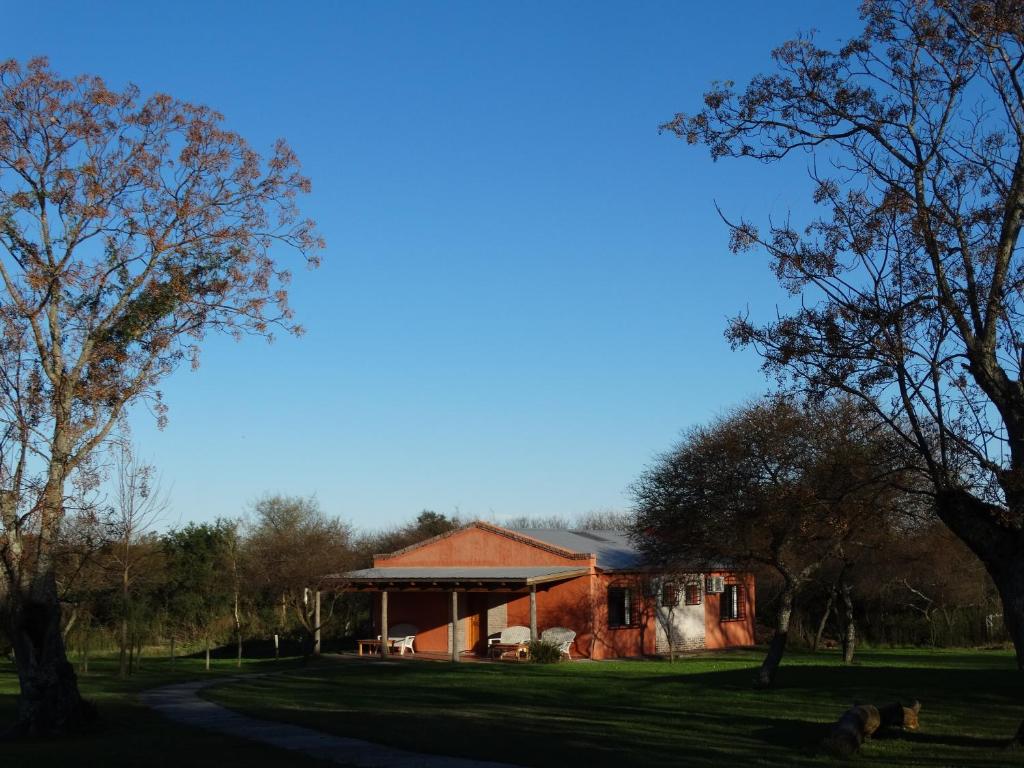 El edificio en el que está el complejo de cabañas