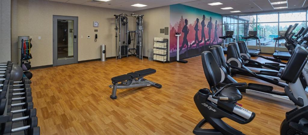 Fitness centrum a/nebo fitness zařízení v ubytování Hyatt Place Eugene/Oakway Center