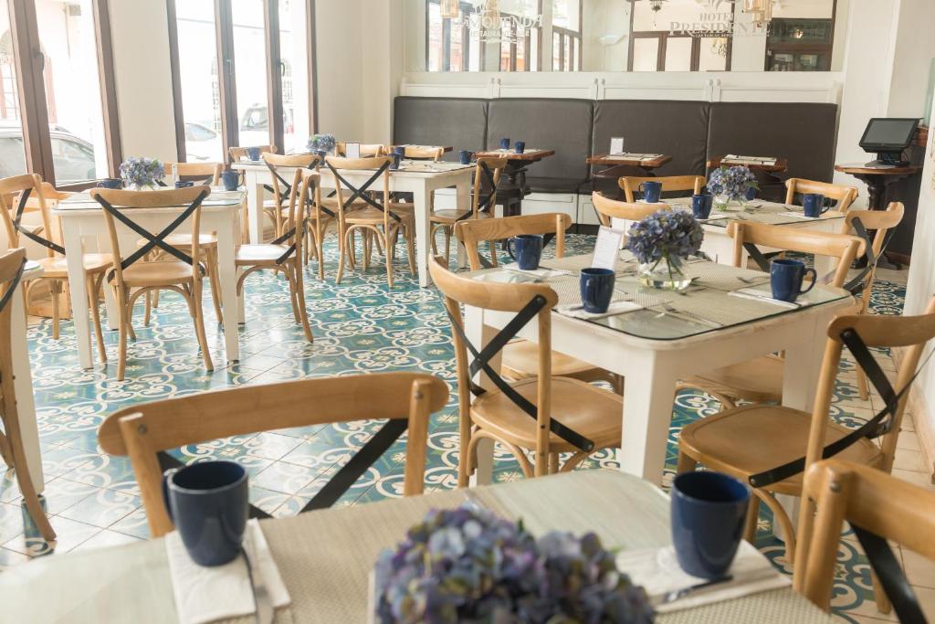 Un restaurante u otro lugar para comer en Hotel Presidente Las Tablas
