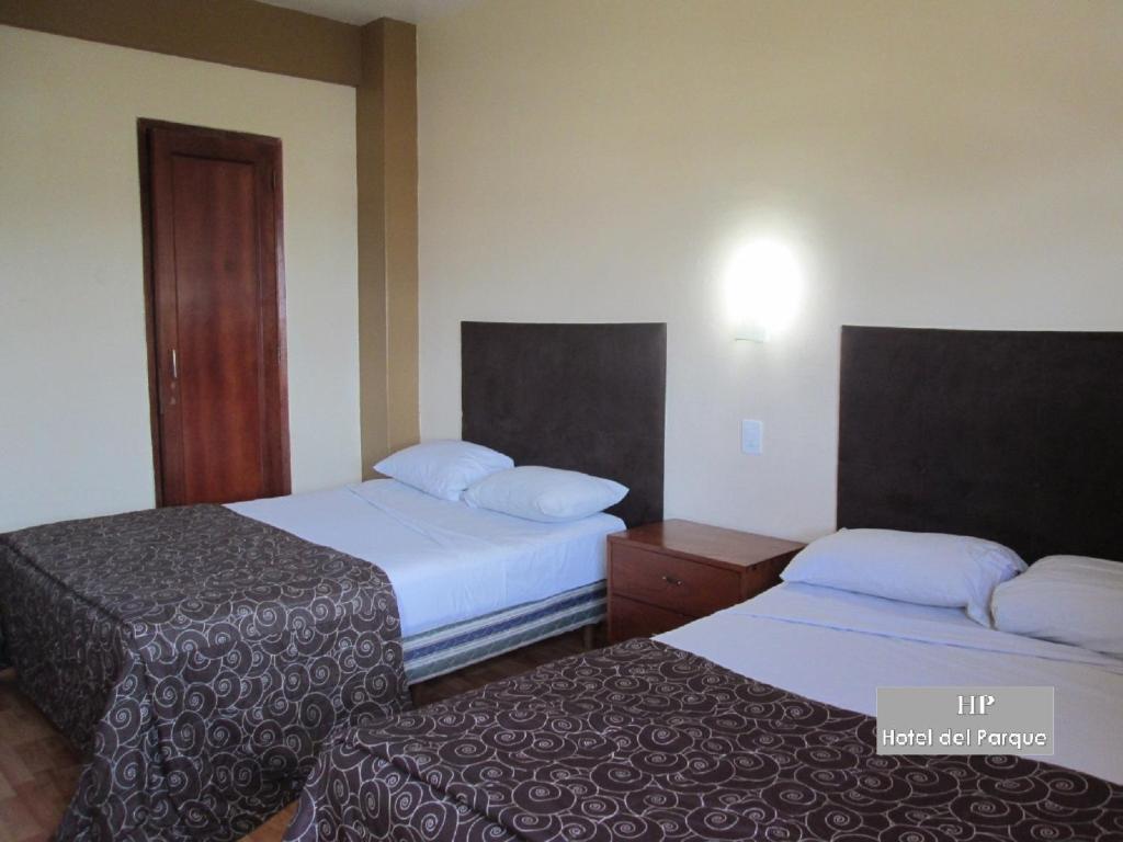 Säng eller sängar i ett rum på Hotel Del Parque