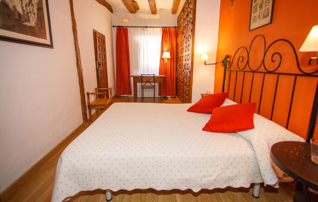 Posteľ alebo postele v izbe v ubytovaní El Bulín de Pedraza - Casa del Serrador