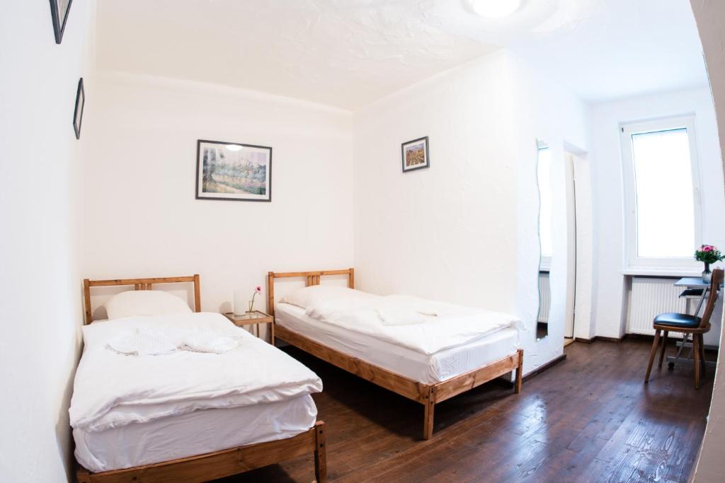 Postel nebo postele na pokoji v ubytování Bauer Schmidt Weilerbach Bauer`s Budget-Hotel