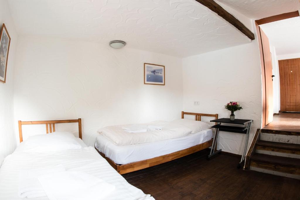 Postel nebo postele na pokoji v ubytování Bauer Schmidt Weilerbach Bauer`s Budget-Hotel