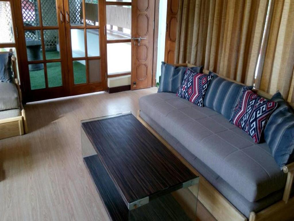 Posezení v ubytování Bravia Hotel Manali Inn