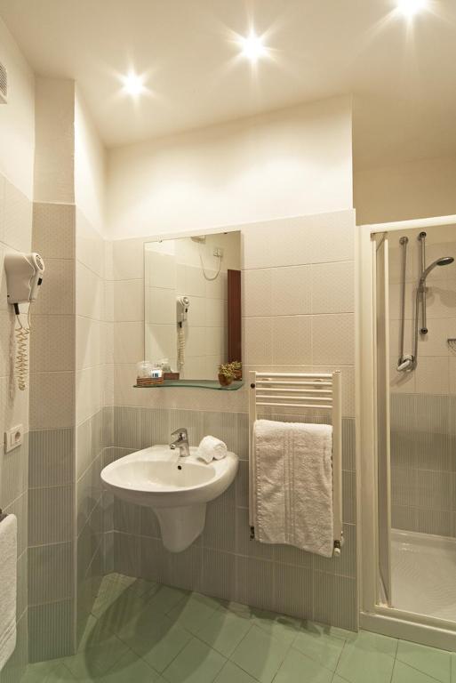 Koupelna v ubytování Hotel Regina Fronte Mare
