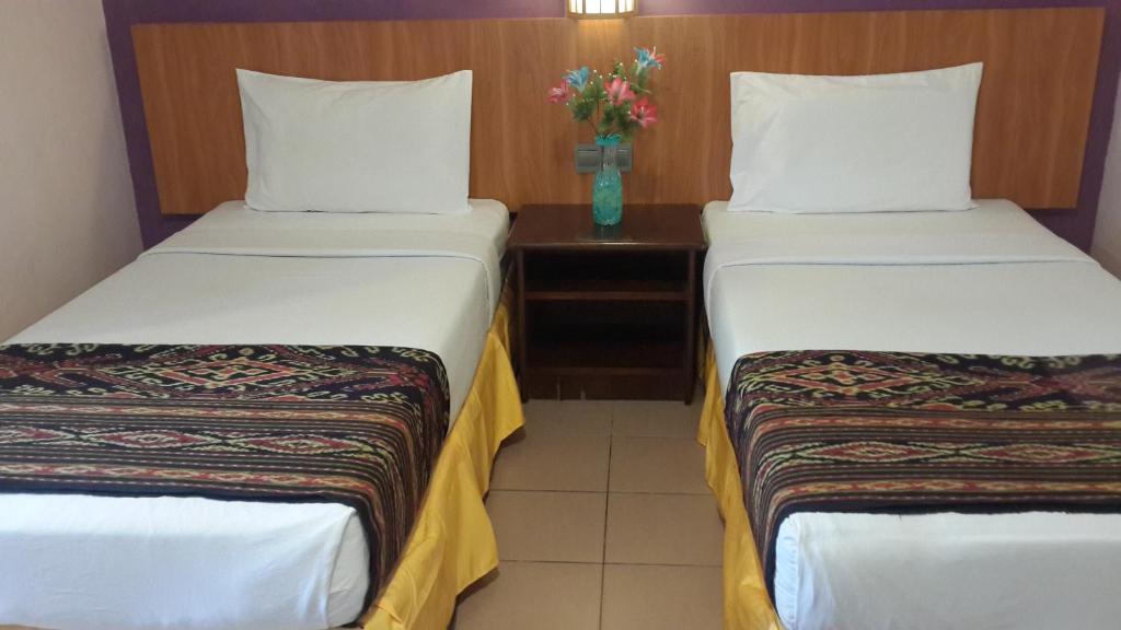 Postel nebo postele na pokoji v ubytování Raja Inn