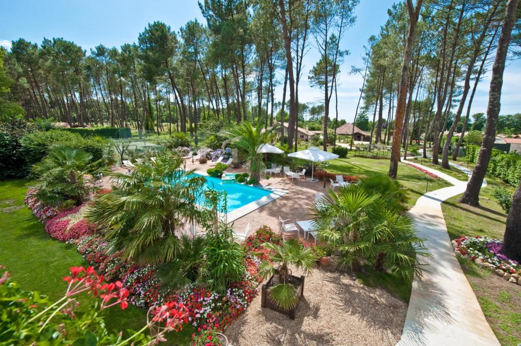 an aerial view of a garden with a swimming pool at Relais de la Poste in Magescq