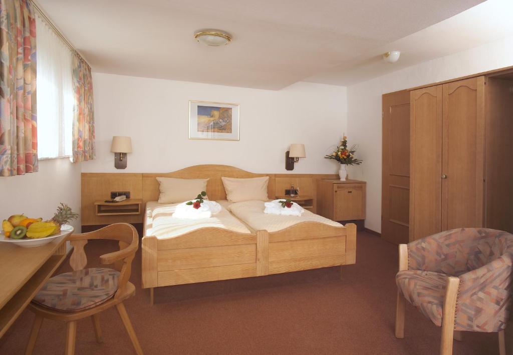 Postel nebo postele na pokoji v ubytování AKZENT Hotel Haus Sonnenberg