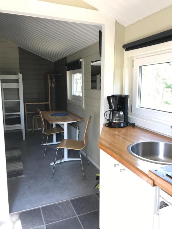 Kuchyň nebo kuchyňský kout v ubytování STF Hostel Visby/Rävhagen
