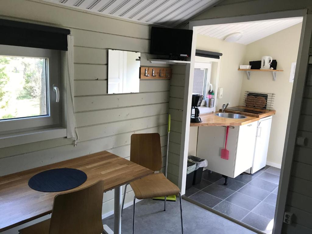 Kuchyň nebo kuchyňský kout v ubytování STF Hostel Visby/Rävhagen