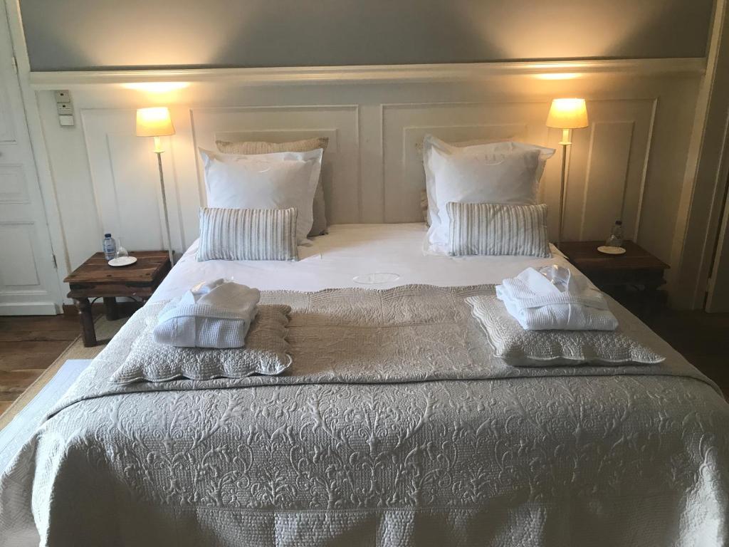 B&B Number 11 Exclusive Guesthouse房間的床