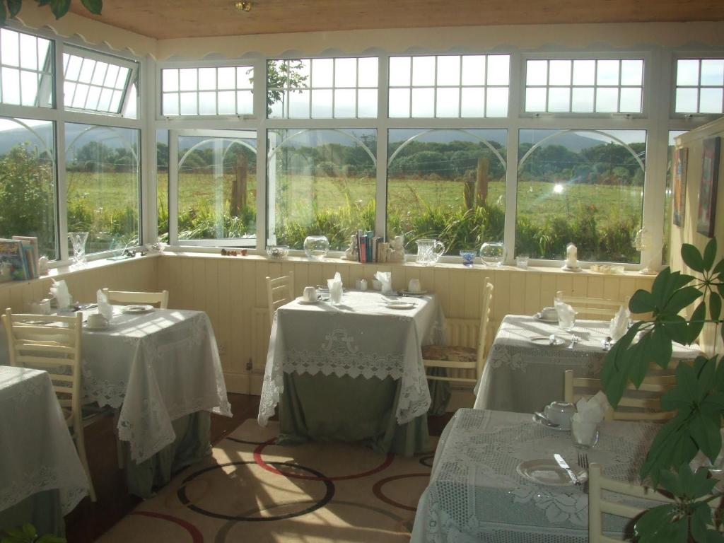 Restaurace v ubytování River Meadows B&B
