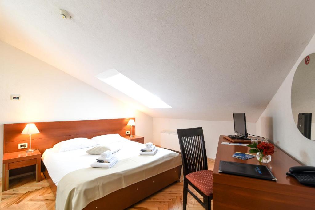 Postel nebo postele na pokoji v ubytování Hotel Park