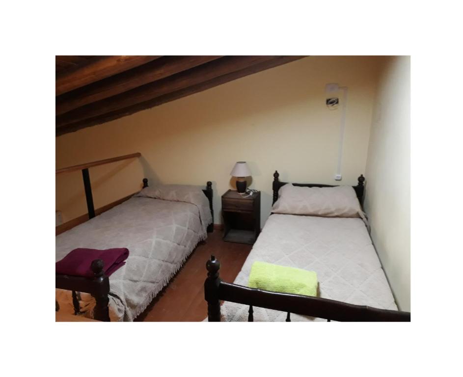 Un pat sau paturi într-o cameră la Duplex "Valle Hermoso"