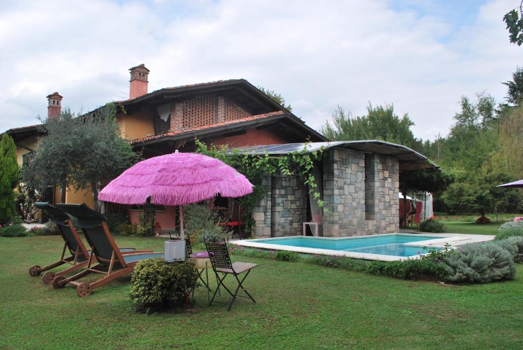 Bazén v ubytovaní B&B La Colombera alebo v jeho blízkosti